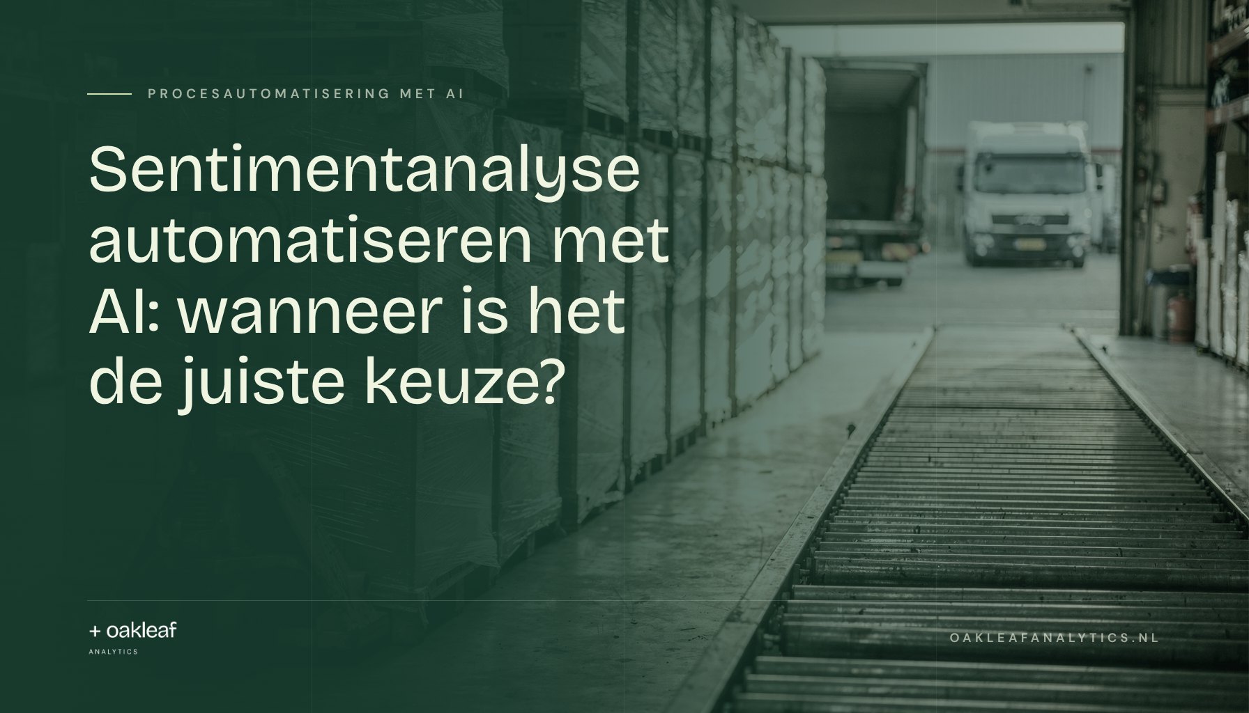 Sentimentanalyse automatiseren met AI: wanneer is het de juiste keuze?; Eén handpalletwagen bij een eindeloze rij pallets op een laaddok, naast een ongebruikte rollenbaan