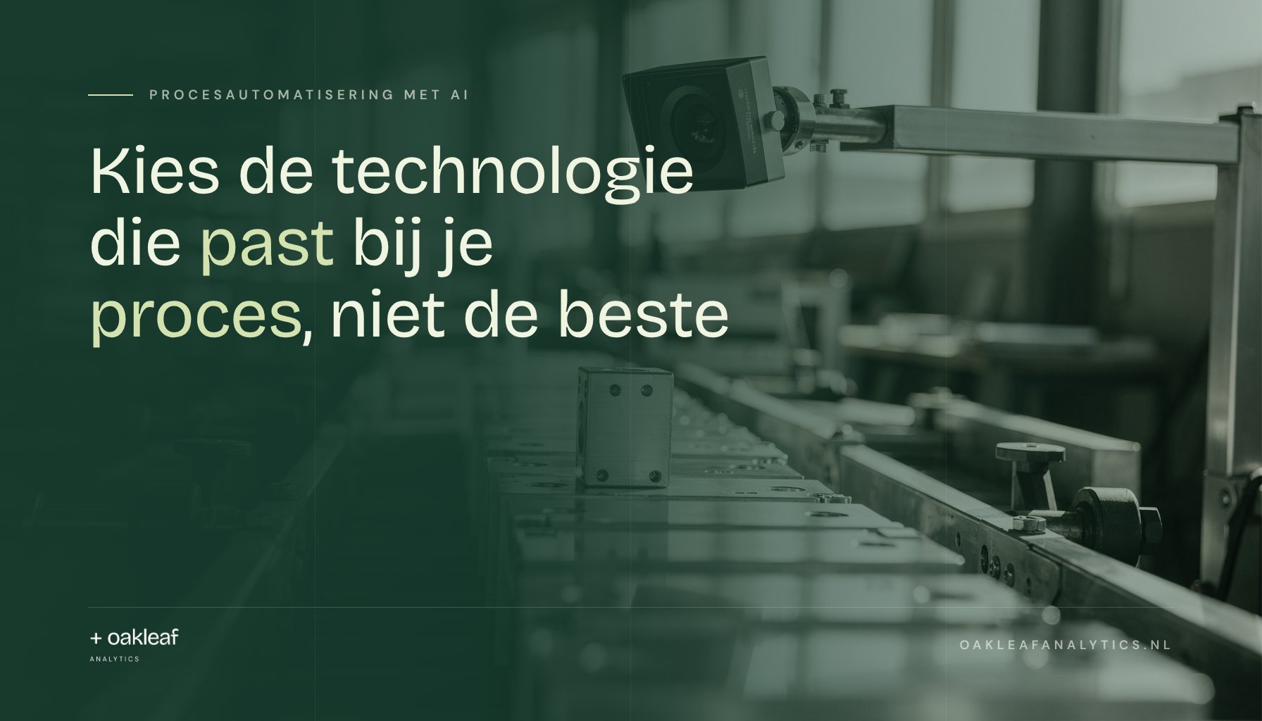 Kies de technologie die past bij je proces, niet de beste; Op een lopende band in een fabriek valt één afwijkend onderdeel op tussen een rij gelijke metalen onderdelen.