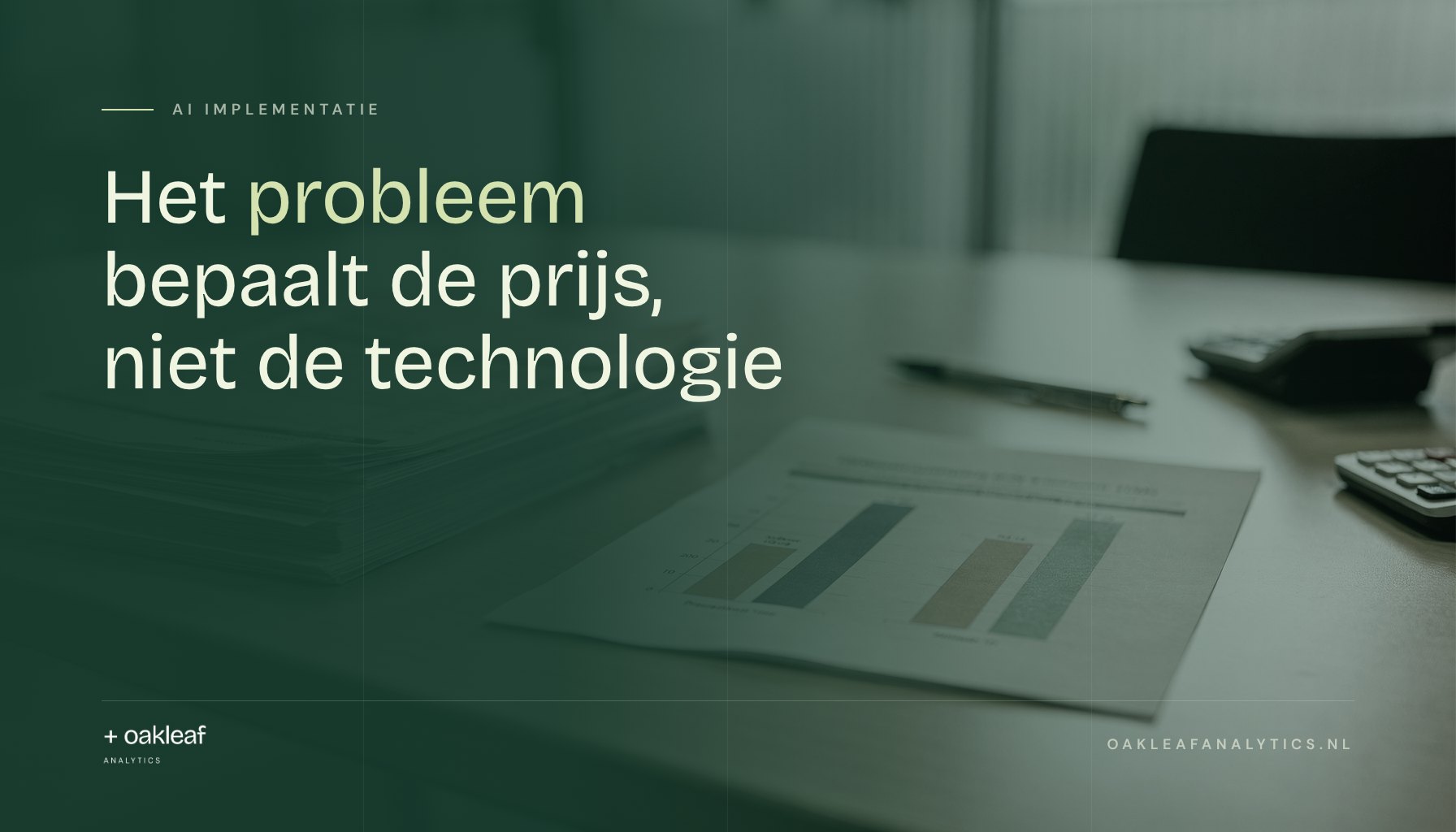 Het probleem bepaalt de prijs, niet de technologie; Een stapel facturen ligt naast een overzicht met twee grafiekbalken die