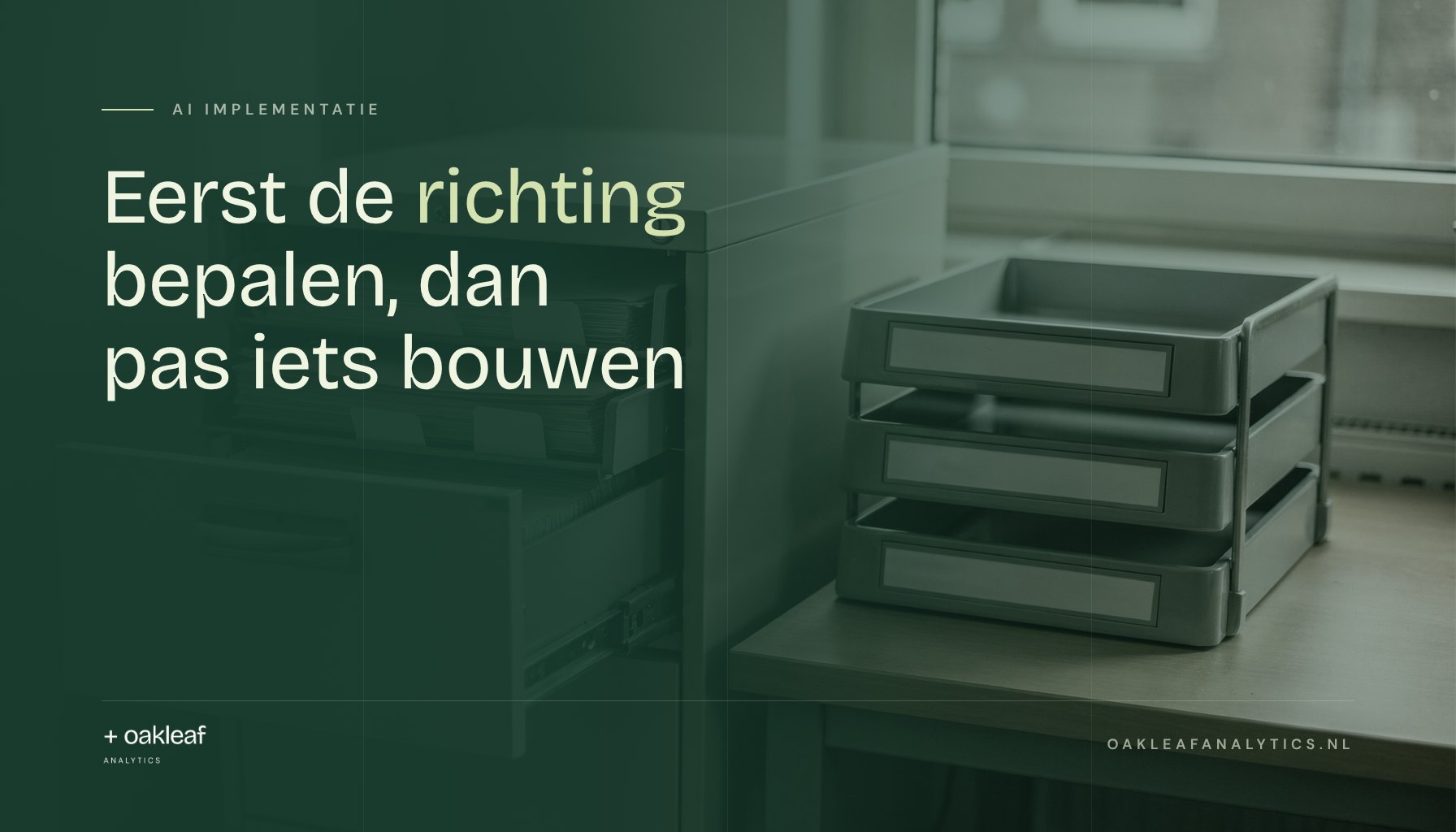 Eerst de richting bepalen, dan pas iets bouwen; Drie gescheiden mappenvakken in een archiefkast staan voor de gebieden die