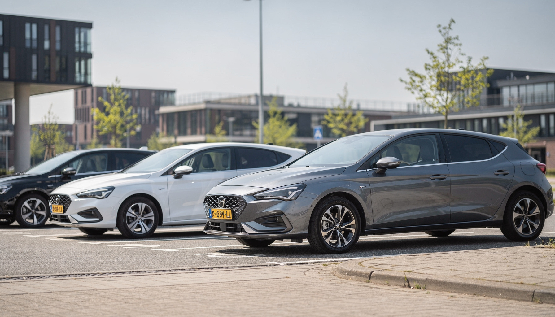 Vergelijking van de goedkoopste private lease auto in 2026 op parkeerplaats